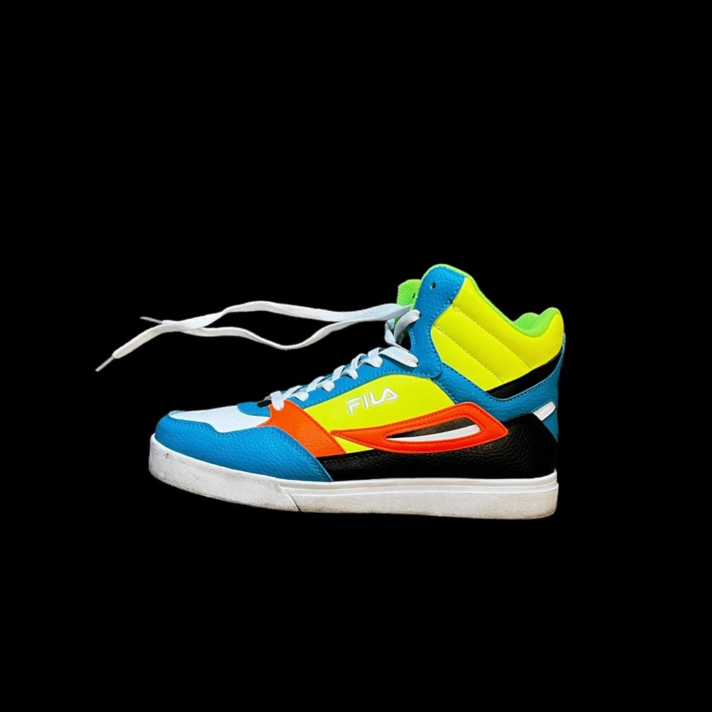 Size 9 Men’s Filas.